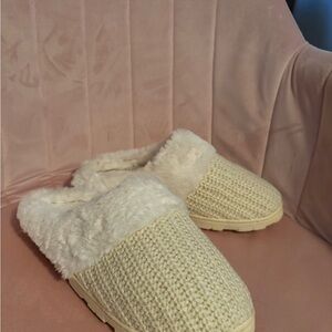 JustFab Cream Knit Slippers